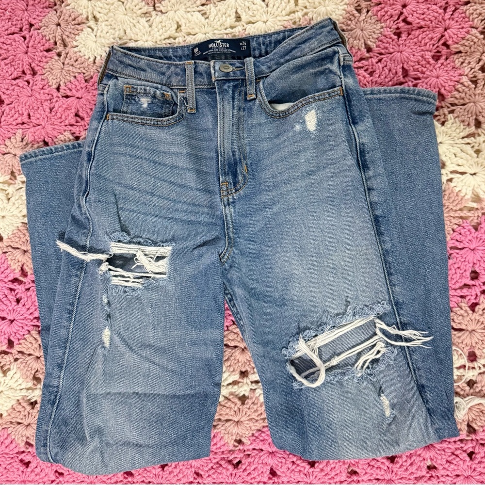 Hollister Women's Light Blue Distressed High-Rise Straight Jeans